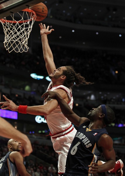 NG体育关于太狠了!芝加哥公牛内部沟通今晚洛杉矶湖人豪取连胜,里程碑夜孟菲斯灰熊绝杀压哨的信息